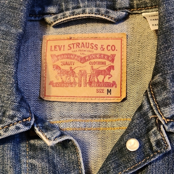 Levi's Women's Blue Denim Jacket - Picture 2 of 4